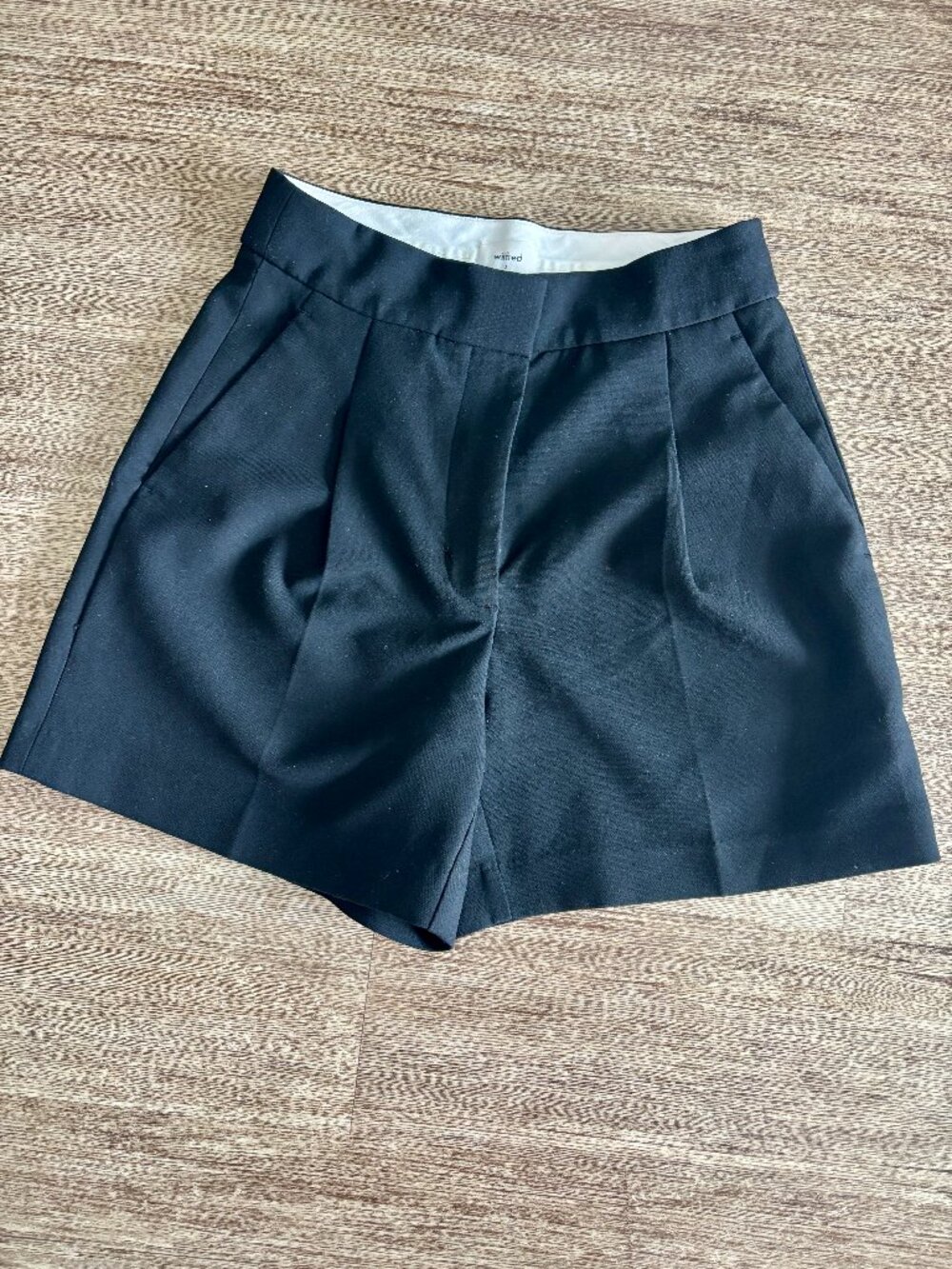 Aritzia Black Wilfred Mid Thigh Short